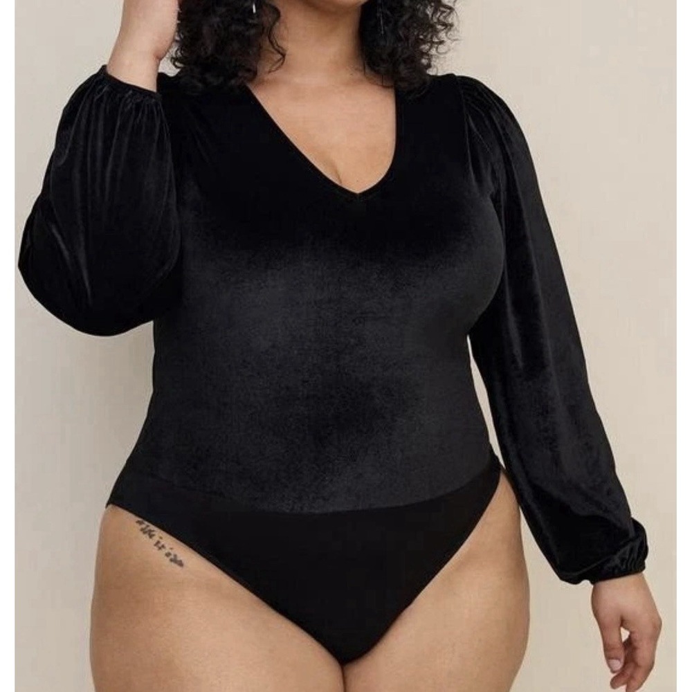 Torrid Women's Velvet‎ Bodysuit Black Size 4X Long Sleeve V Neck Snap Closure
